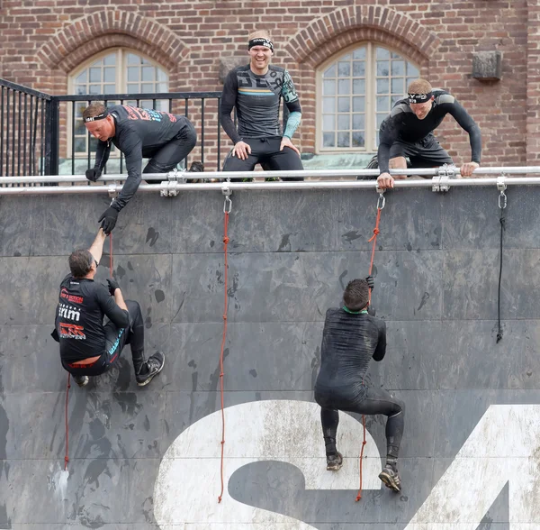 Stockholm Zweden Mei 2016 Groep Mannen Die Hinderlaag Beklimmen Hangt — Stockfoto