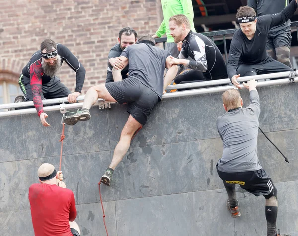 Stockholm Zweden Mei 2016 Groep Mannen Die Hinderlaag Beklimmen Hangt — Stockfoto