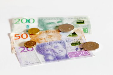 İsveç'in Yeni düzeni 2015 İsveç Sek 20 ve Sek 200 banknot ünlü yazar Astrid Lindgren, şarkı yazarı Evert Taube ve yönetmen Ingmar Bergman ile. Ayrıca sikkeler. Kısa odak derinliği.