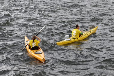 Yetkilileri ile sarı Kano