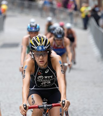 Stockholm - Temmuz 02, 2016: Kadın triatloncu Yuko Takahashi ve bayanlar Itu Dünya Triatlon serisi yarışmacıları 2 Temmuz 2016 'da İsveç' in Stockholm kentinde