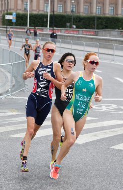 Kadın çalışan triathletes, Mcshane, Frintova grubu