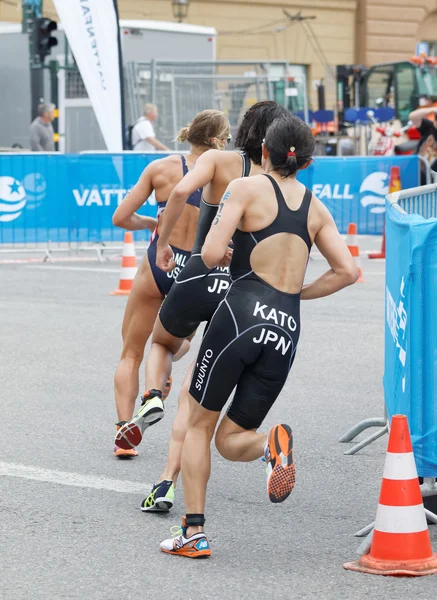 Stockholm 2016 Zadní Pohled Skupinu Běžeckých Triatlonistů Seriálu Women Itu — Stock fotografie