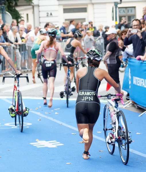 Stockholm Jul 2016 Triatleet Aoi Kuramoto Loopt Met Fiets Overgangszone — Stockfoto