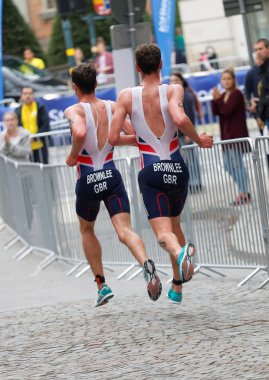 Stockholm - 02 Temmuz 2016: triathletes Alistair Jonathan Brownlee erkekler İTÜ dünya triatlon series karşılaşmasında 02 Temmuz 2016 Stokholm, İsveç'te çalışan ve arkadan görünüm
