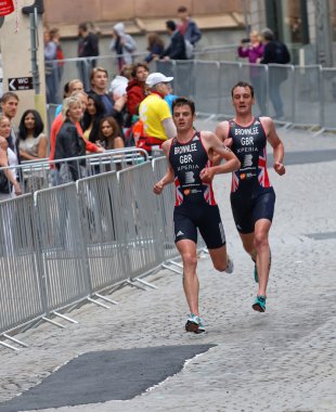 Stockholm - 02 Temmuz 2016: triathletes Alistair ve Jonathan Brownlee erkekler İTÜ dünya triatlon series karşılaşmasında 02 Temmuz 2016 Stokholm, İsveç'te çalışan açık görünüm