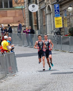 Alistair ve Jonathan Brownlee triathletes çalışan Önden Görünüm