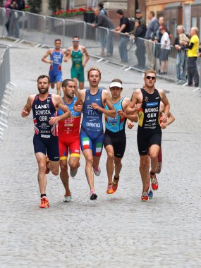 Çalışan triathletes eski şehir Stockholm