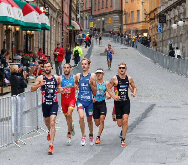 Running triathletes in the old town of Stockholm — Stock Photo, Image