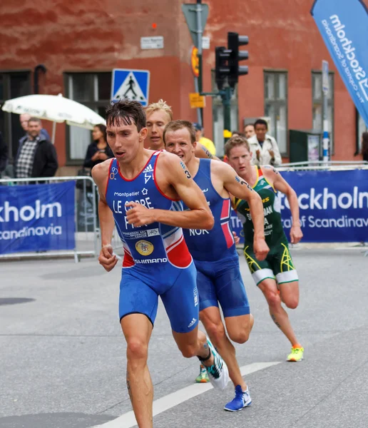 Running triathletes in the old town of Stockholm — Stock Photo, Image