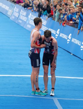 Triatlet Alistair Brownlee kardeşi Jonathan tebrik