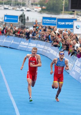 Triathletes Schilling ve Alarza adlı çalışan arasında zorlu mücadele 