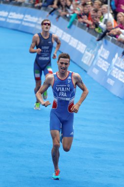 Çalışan triatlet Simon Vain bitirmek