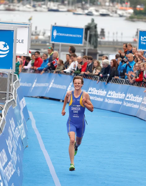 Schwedischer Triathlet gabriel sandor kämpft im Ziel — Stockfoto