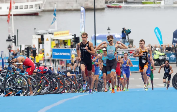 Harter Kampf zwischen Lauftriathleten — Stockfoto