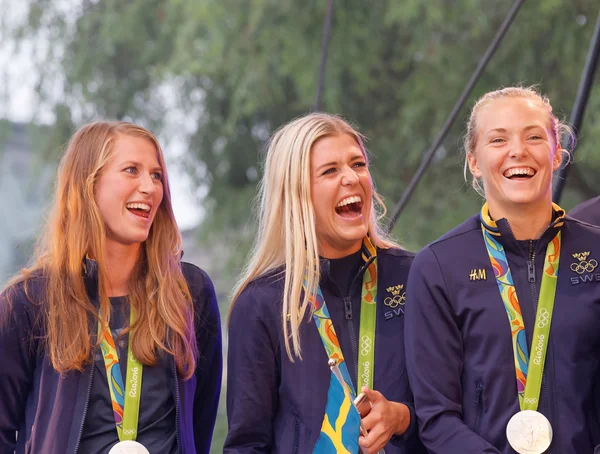 Happy swedish female soccer team — Stock Photo, Image