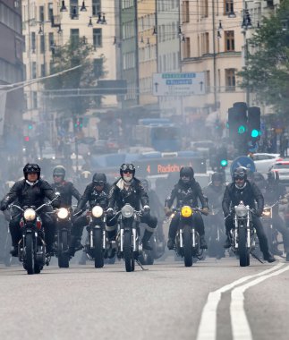 Eski moda motosiklet bisikletçileri grup