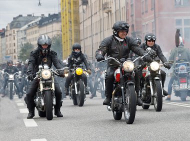 Eski moda motosiklet bisikletçileri grup