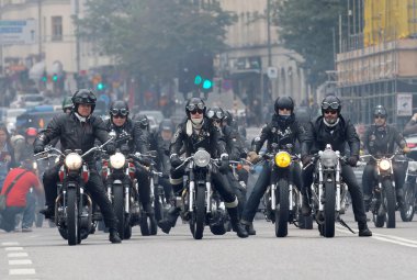 Eski moda motosiklet bisikletçileri grup