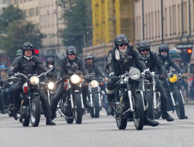 Eski moda motosiklet bisikletçileri grup