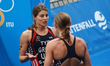 Sarah groff tartışıyor