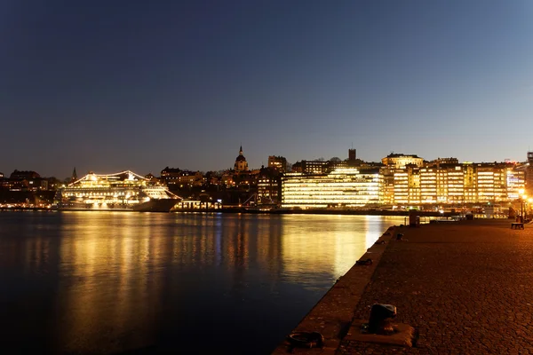 大渡轮在斯德哥尔摩 — 图库照片