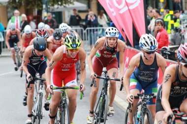 Margit Vanek, Vendula Fritova, Annamaria Mazzetti Bisiklete binme