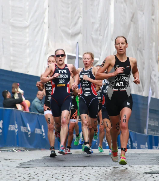 Rebecca Clark, Jodie Stimpson and Vendula Frintova, running — Stock Photo, Image