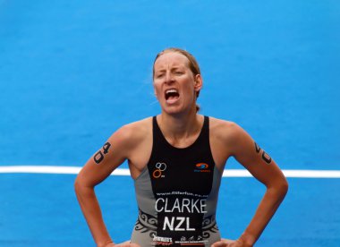 Rebecca Clark yarıştan sonra yorgun