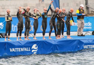 Başlat - triatlon, kadınlar önce ısınma