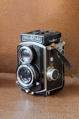 Retro kamera Rollieflex, kahverengi zemin