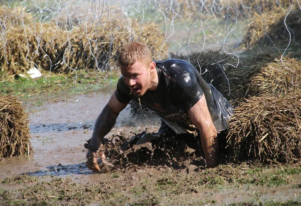 Man faller i leran — Stockfoto