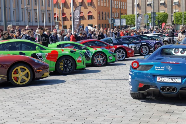 Fast sports-cars before the start of the public event Gumball 30 — Stock Photo, Image