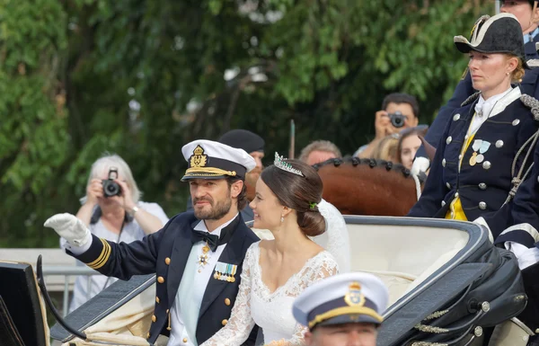 El príncipe sueco Carl-Philip Bernadotte y su esposa —  Fotos de Stock