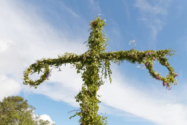 Maypole e o céu azul — Fotografia de Stock