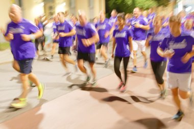 Grup koşucu mavi elbiseler, Hareket Bulanıklığı