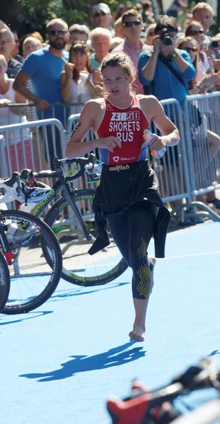 Mariya Shorets (RUS) running in the trasition zone — Stock Photo, Image