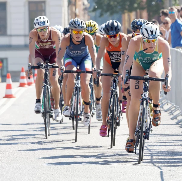 Gillian Backhouse triatlon, Cyklistika, následovaný konkurence — Stock fotografie