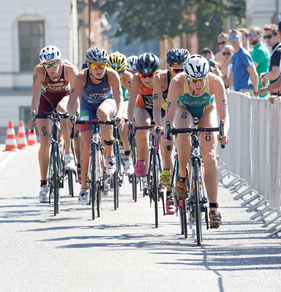 Triathlete Gillian Backhouse cycling, followed by competitors — Stock Photo, Image