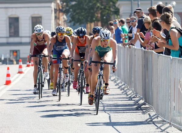 Triathlete Gillian Backhouse cycling, followed by competitors — Stock Photo, Image