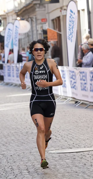 Triatleta Yuko Takahashi corriendo — Foto de Stock