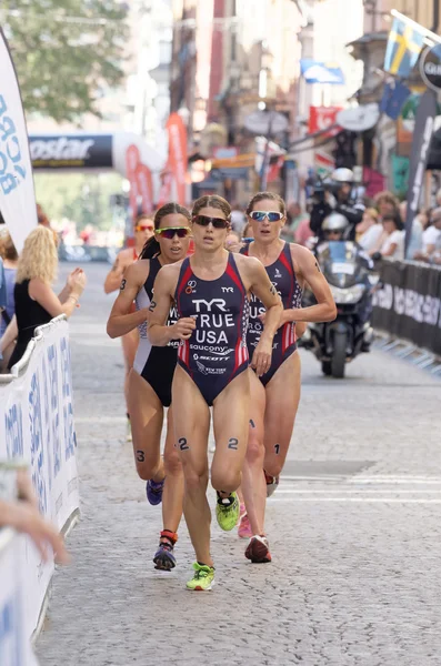 Triathlete Sarah True running, followed competitors — Stock Photo, Image