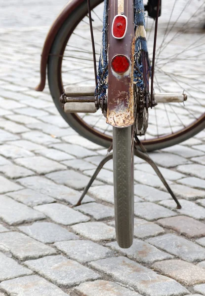 Close up of the wheel of an old bicyce — Stock Photo, Image