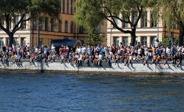Audience sitting on the quay in Stockholm — Stok fotoğraf