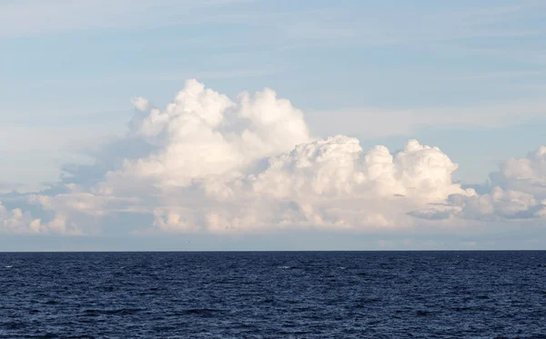 海の上の雲 — ストック写真