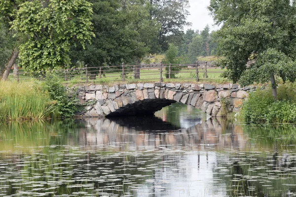 Vacker bro av sten. — Stockfoto