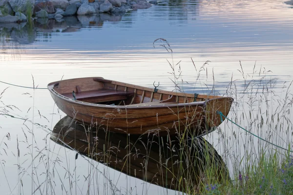 Rowboat in calm water in the harbour — Stock Photo, Image