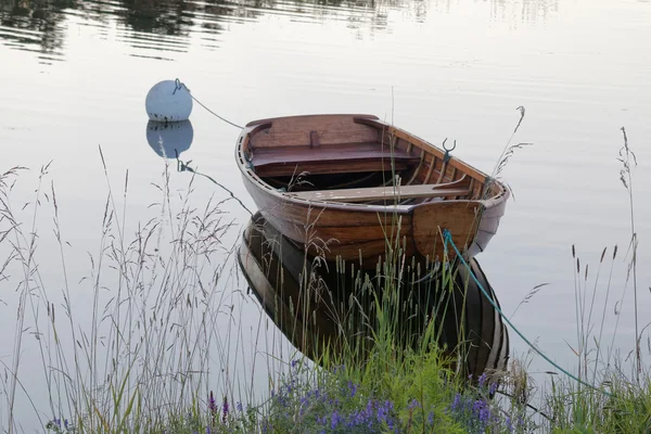 Rowboat in calm water in the harbour — Stock Photo, Image