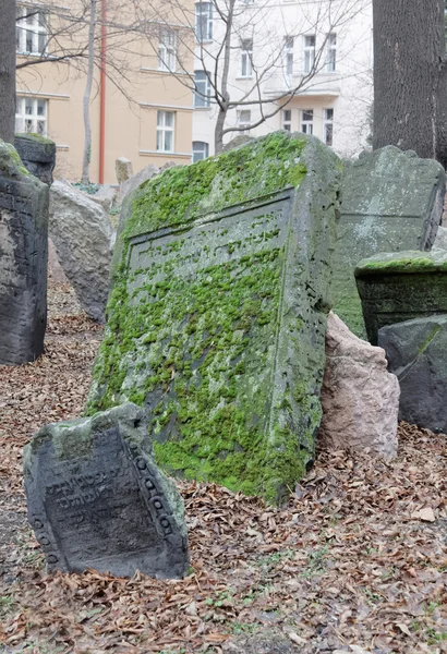 Antigo cemitério judeu e casas, Praga — Fotografia de Stock