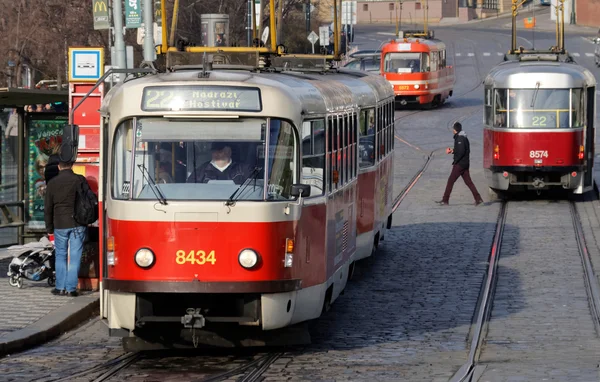 Tre röda och vita vintage spårvagnen — Stockfoto